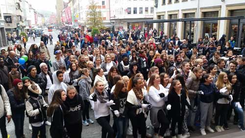 1103-Flashmob-Schulen-gegen_-Rassismus_