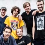 Die Monsters of Liedermaching spielen Songs für die Lachmuskeln