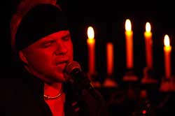 Romantisch, analysierend und aufrüttelnd - Eric Fish kommt