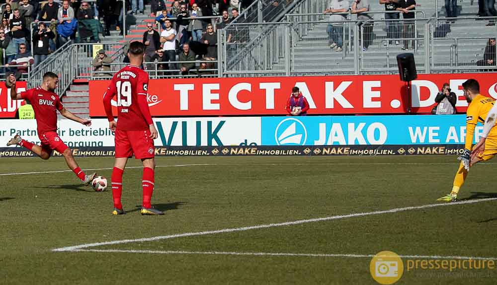 Fussball – 3. Liga – FC Wuerzburger Kickers – F C Hansa Rostock