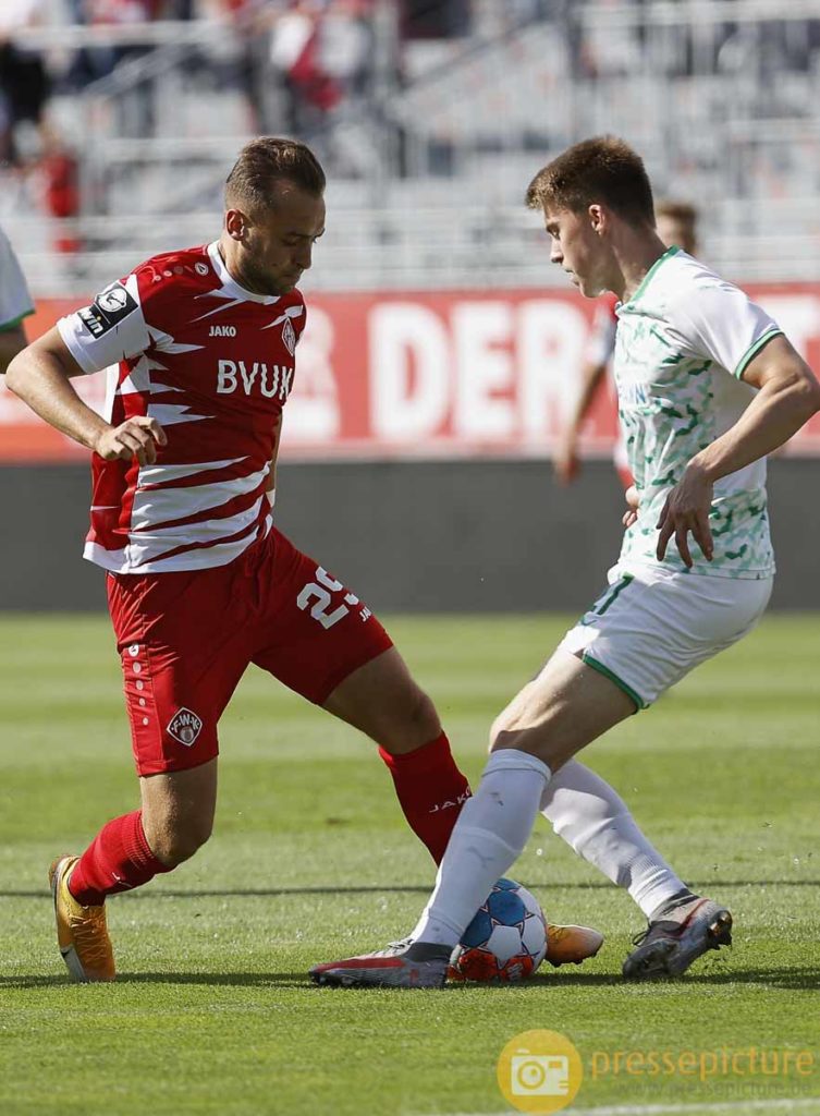 Fussball, Testspiel, Saison 2021 2022, FC Wuerzburger Kickers – SpVgg Greuther Fuerth