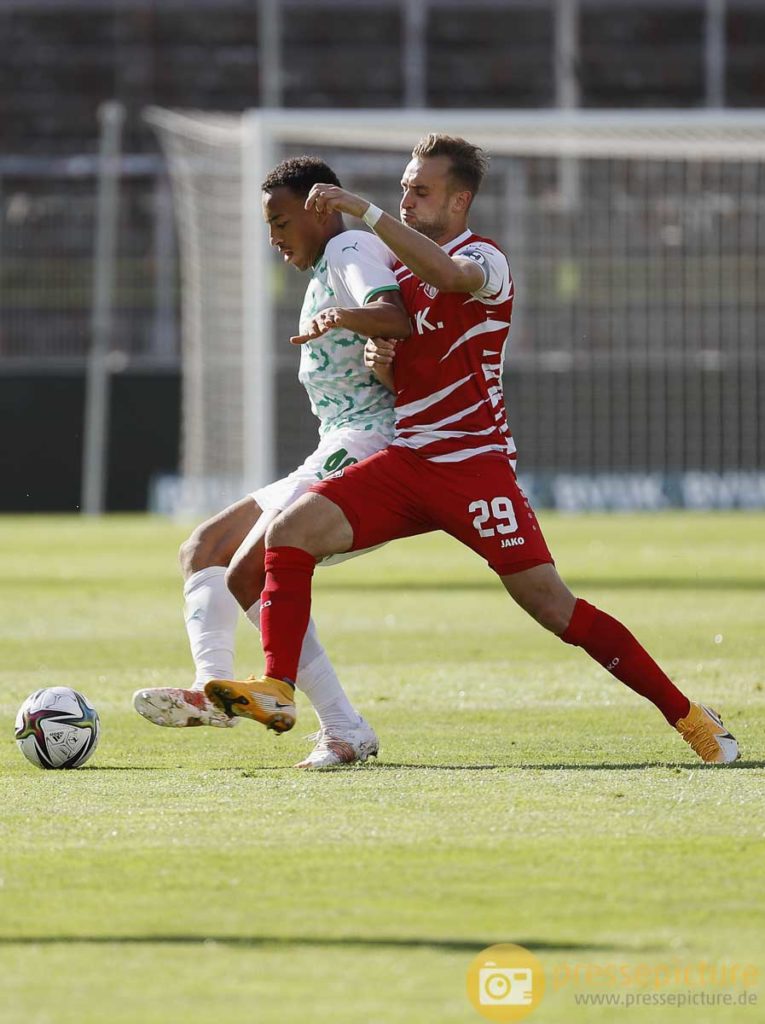 Fussball, Testspiel, Saison 2021 2022, FC Wuerzburger Kickers – SpVgg Greuther Fuerth