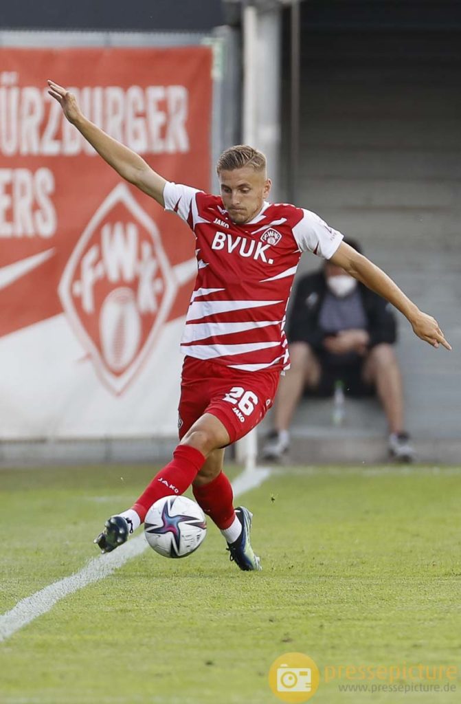 Fussball, Testspiel, Saison 2021 2022, FC Wuerzburger Kickers – SpVgg Greuther Fuerth