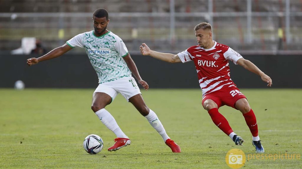 Fussball, Testspiel, Saison 2021 2022, FC Wuerzburger Kickers – SpVgg Greuther Fuerth