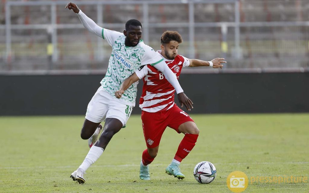 Fussball, Testspiel, Saison 2021 2022, FC Wuerzburger Kickers – SpVgg Greuther Fuerth