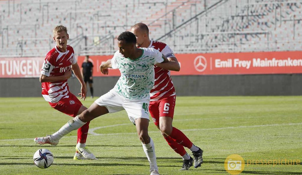 Fussball, Testspiel, Saison 2021 2022, FC Wuerzburger Kickers – SpVgg Greuther Fuerth